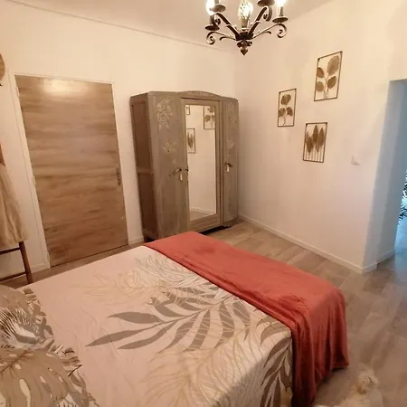 Holiday home Et D'hotes Les 2 Pins Courry