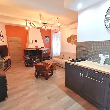 Holiday home Et D'hotes Les 2 Pins Courry